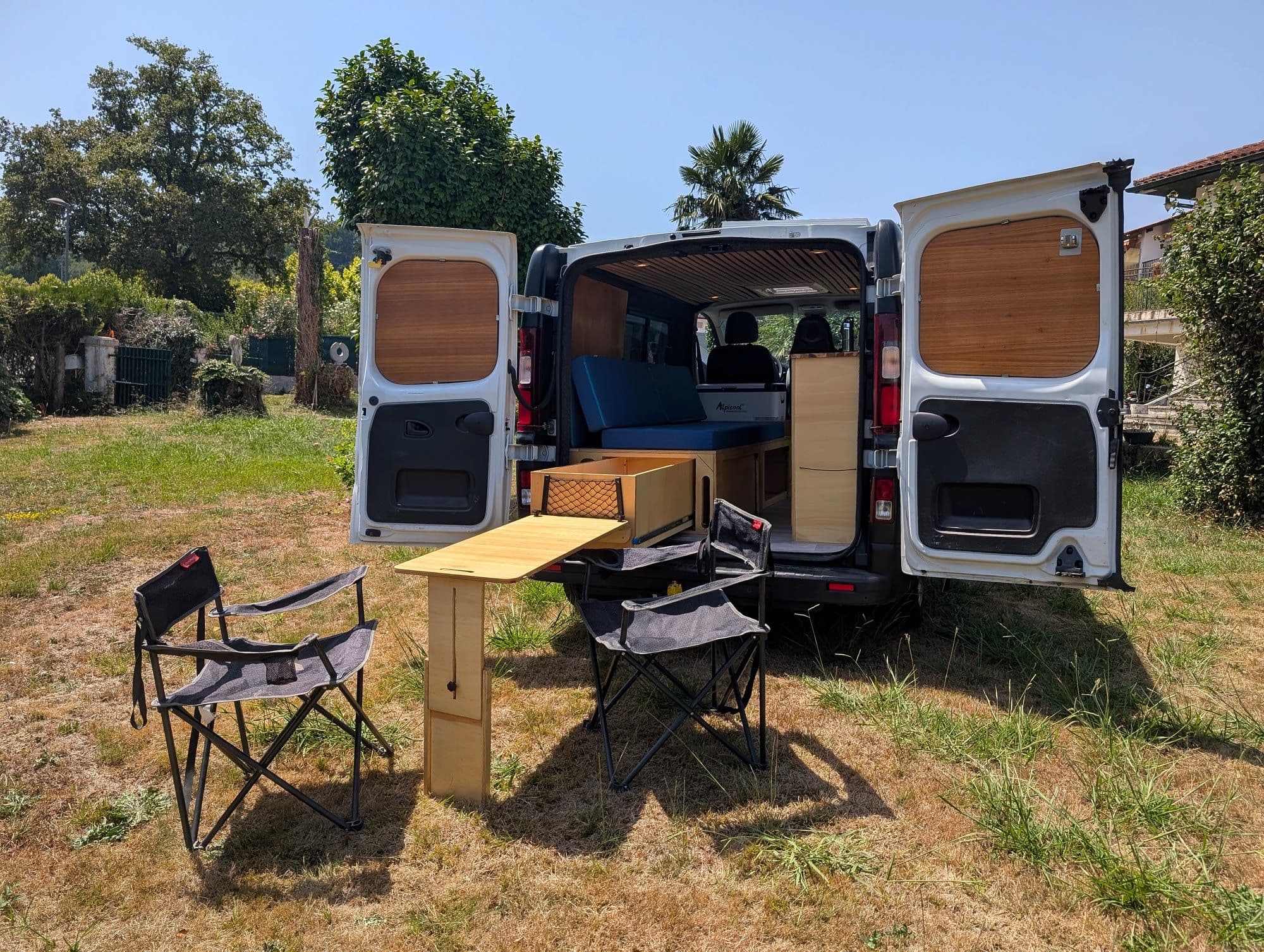 Van aménagé Renault Trafic III à vendre — Cambo-les-Bains (64) — photo 1