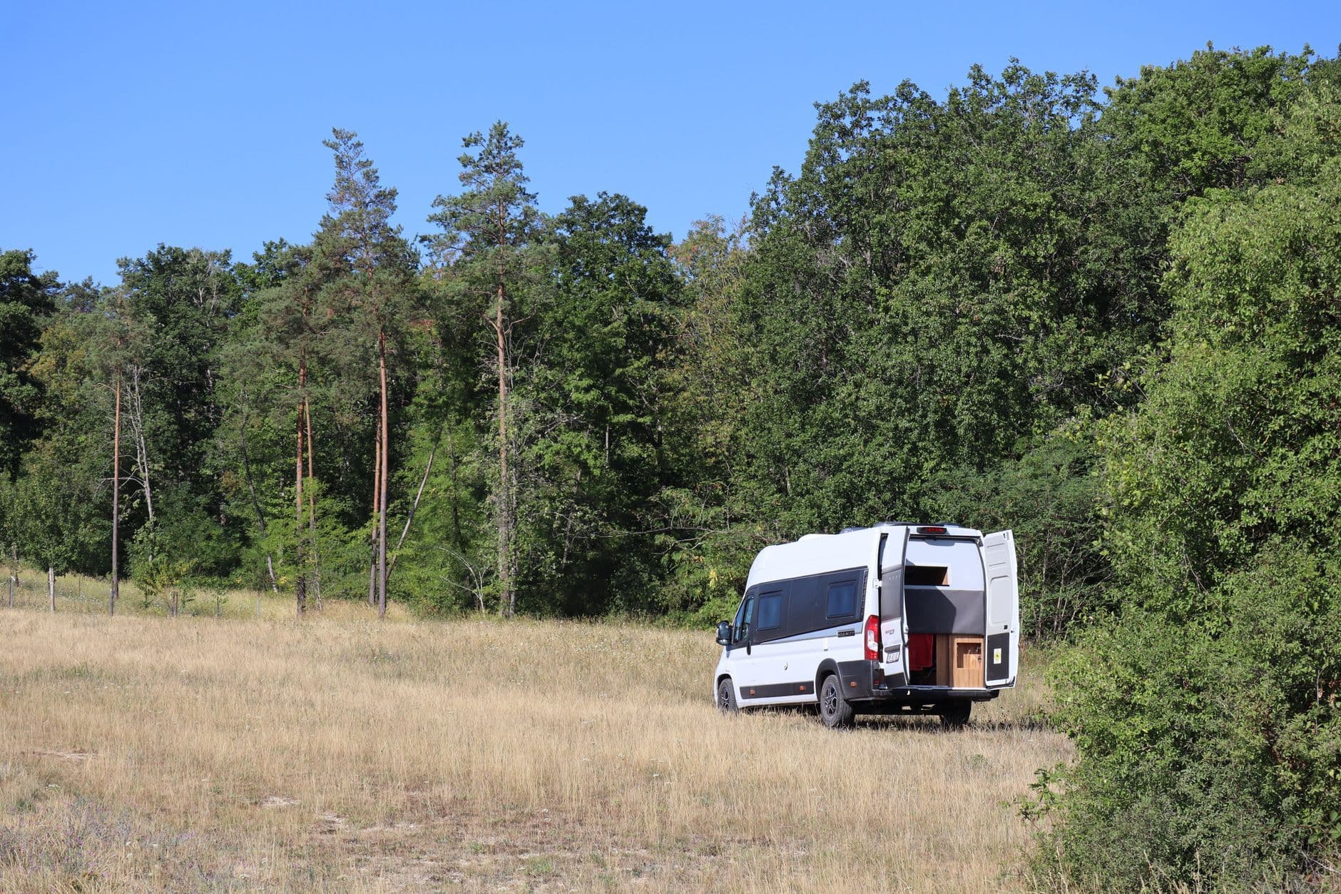 Bivouac en van en France : règles, applis et spots sans mauvaise surprise