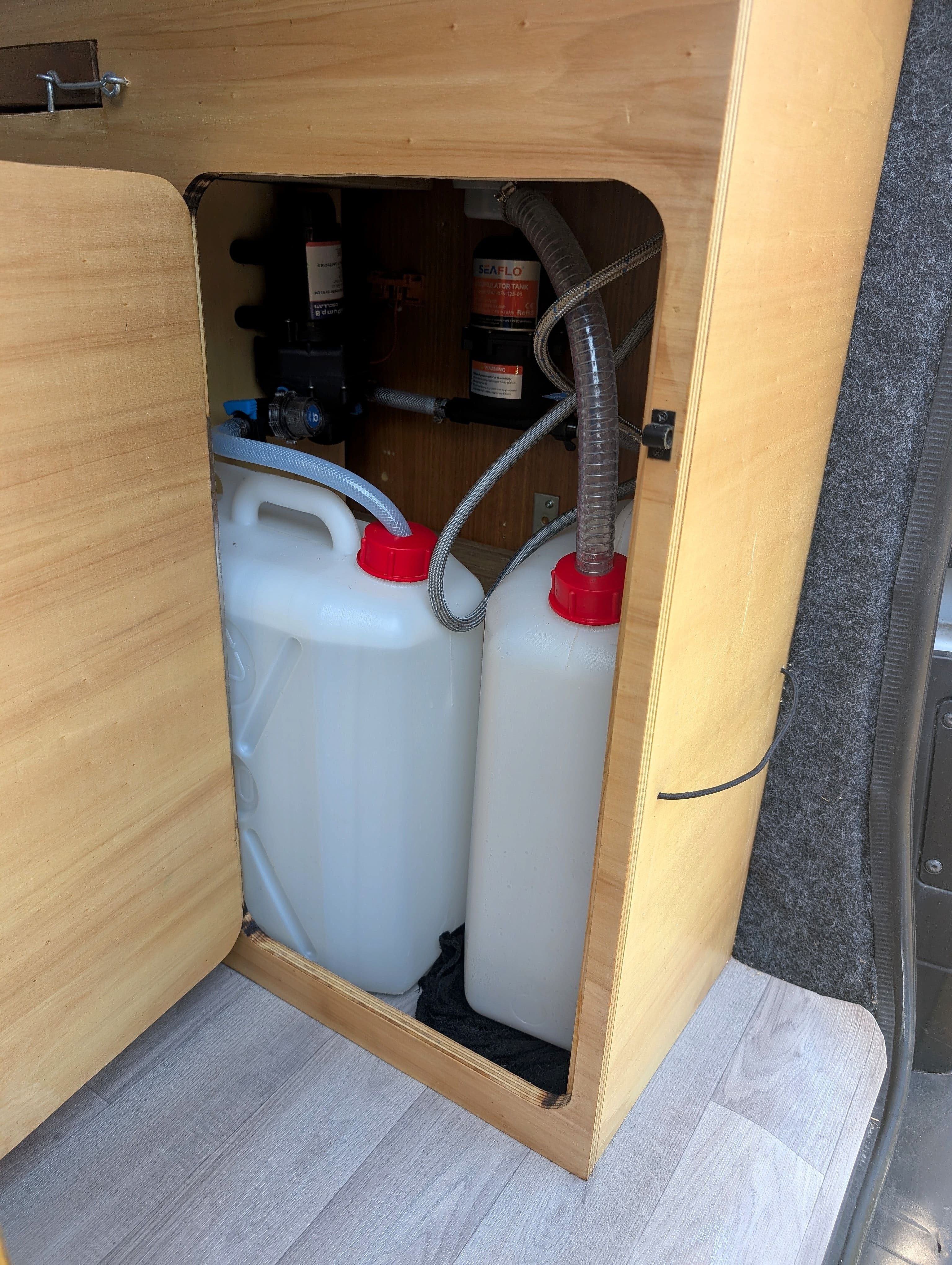 Jupiter — douche extérieure en fonctionnement